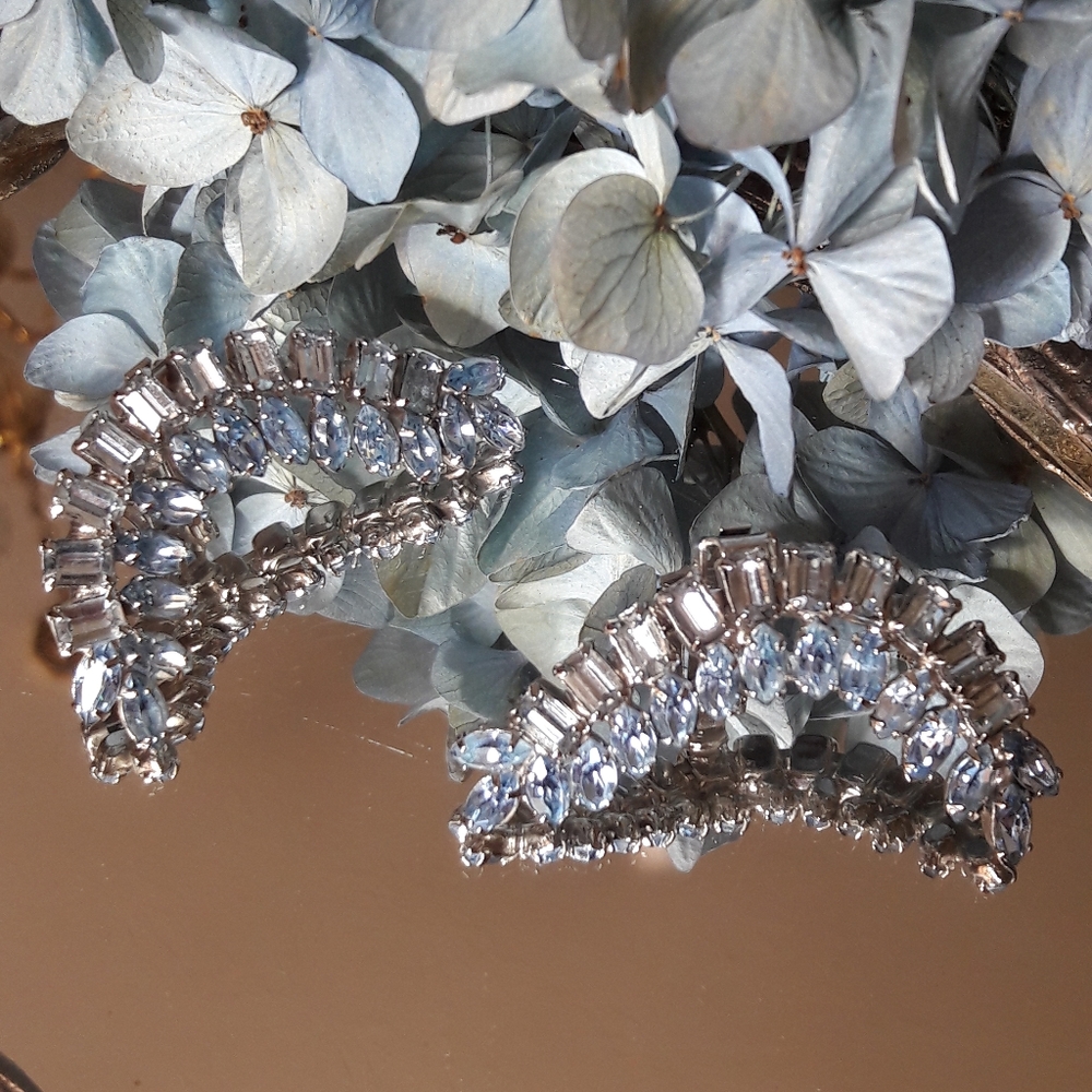 STRIKING LG.VTG BLUE & CLEAR RHINESTONE EARRINGS!